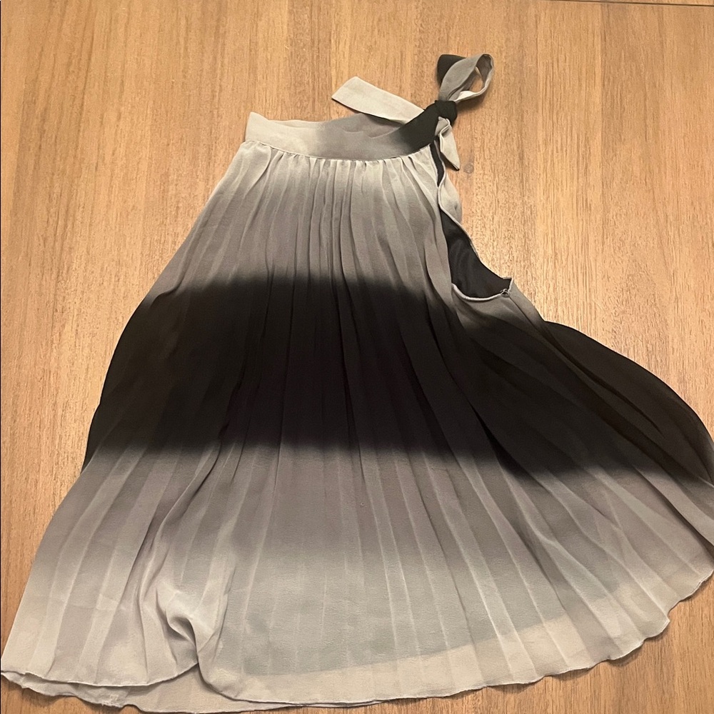 Elegant Gray Black Pleated Halter